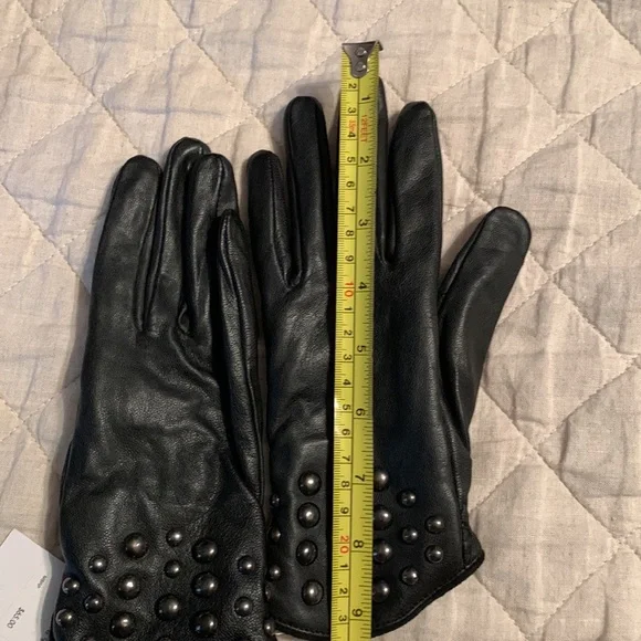 Leather studded gloves, Nine West, size M but more like a small, NWT - Picture 6 of 8